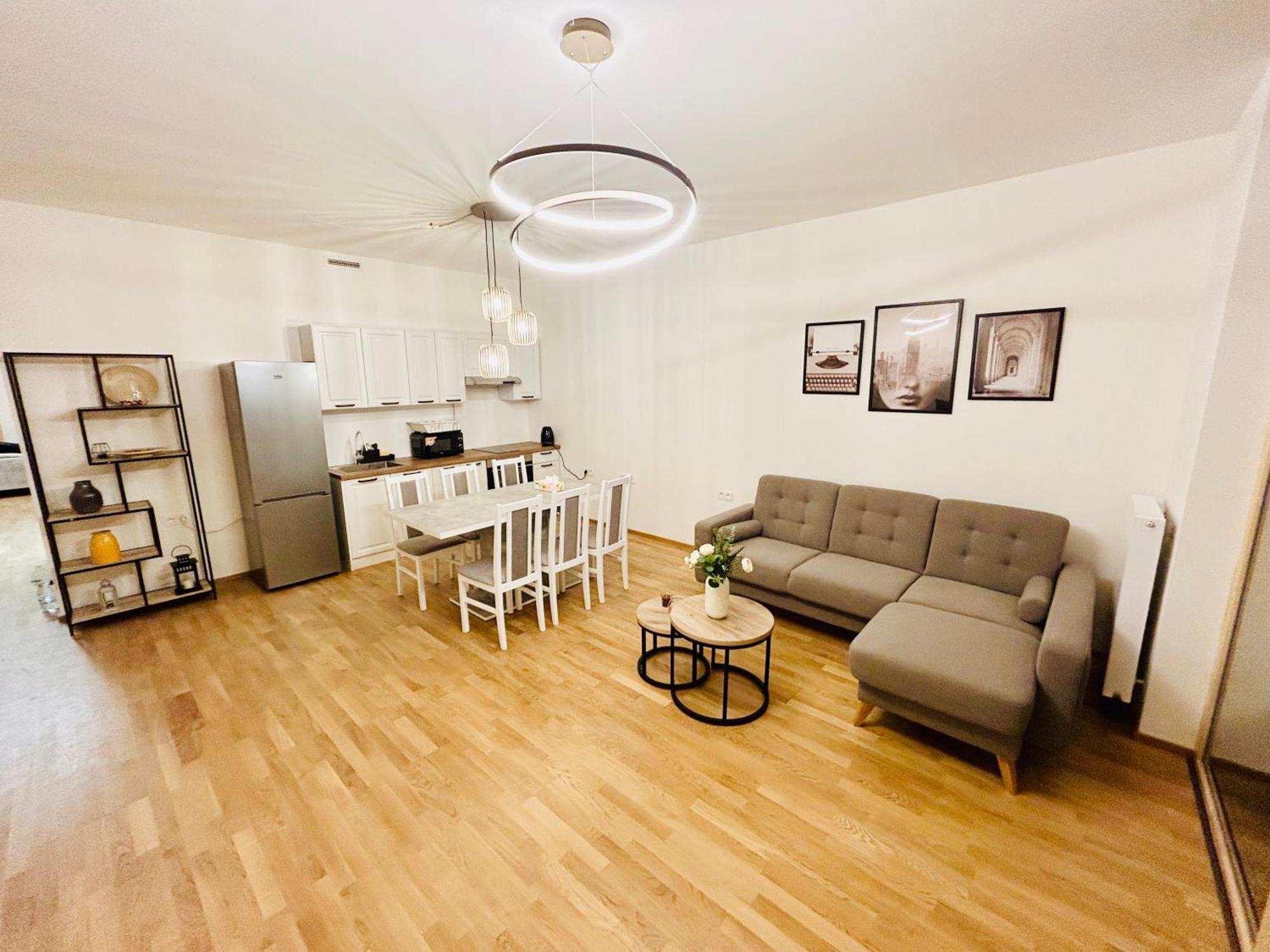 New Luxury Apartmen At Andel Metro Station — Photos 2