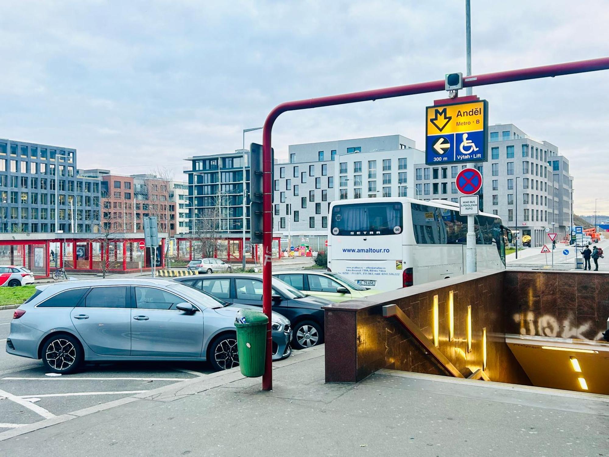 New Luxury Apartmen At Andel Metro Station — Photos 1
