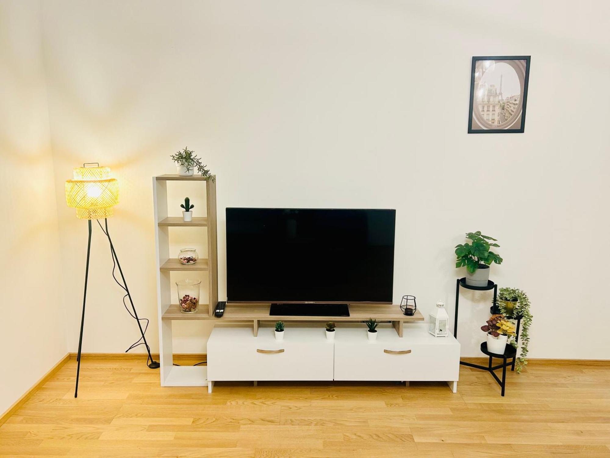 New Luxury Apartmen At Andel Metro Station — Photos 3